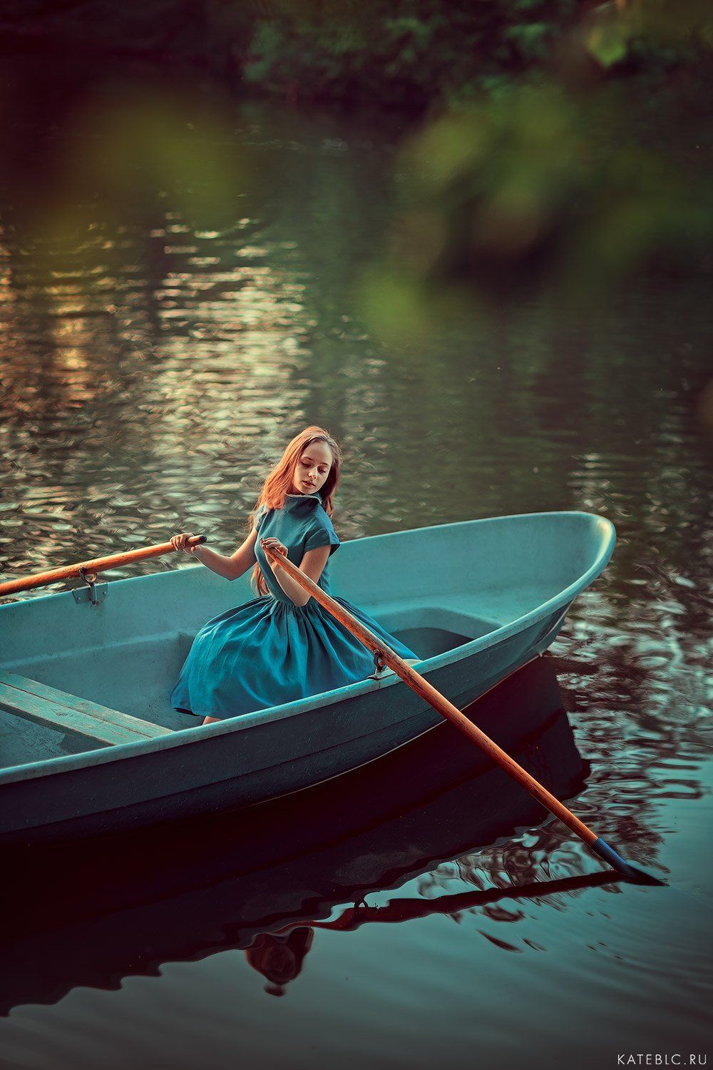 вечерняя фотография, фотосессия на природе, девушка, лодка, фотосессия в лодке, вечер, пруд, москва, Катрин Белоцерковская