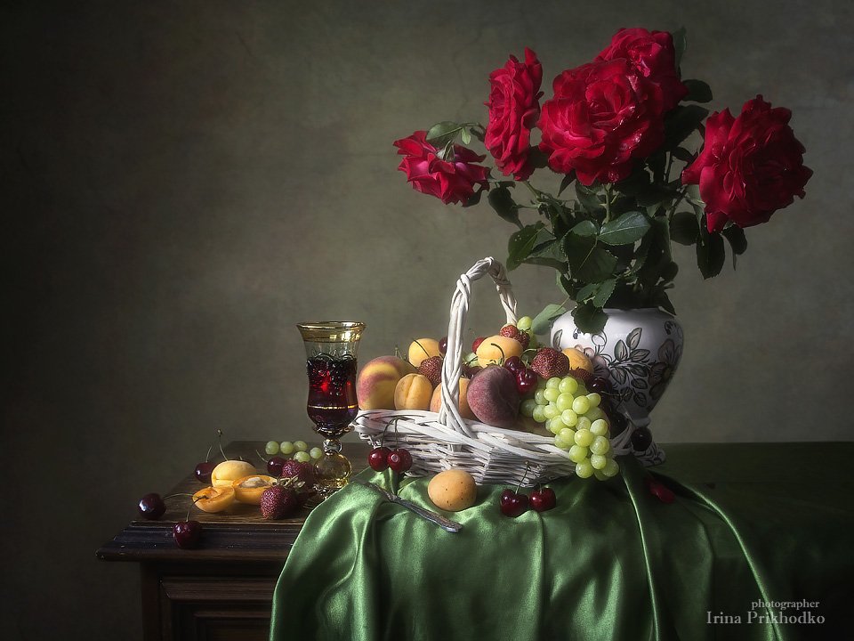 натюрморт, лето, фрукты, цветы, ретро, букет, розы, красное вино, Ирина Приходько