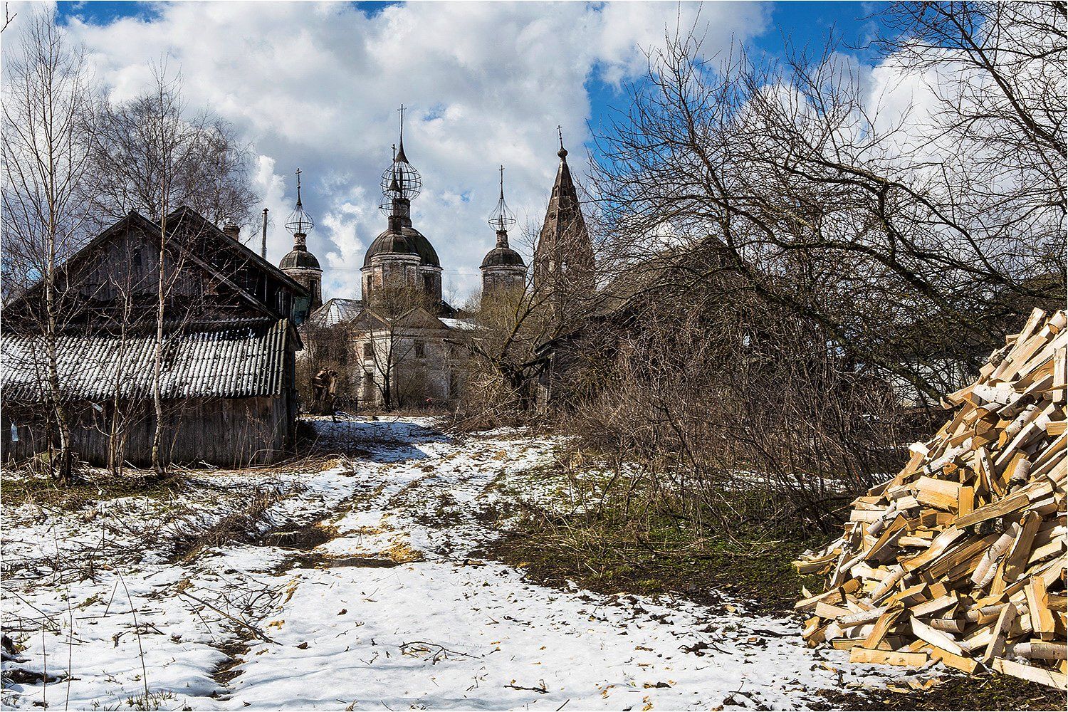 весна, село, храм, разрушенный храм, снег, дрова, куча дров, дома,, Victor Pechenev
