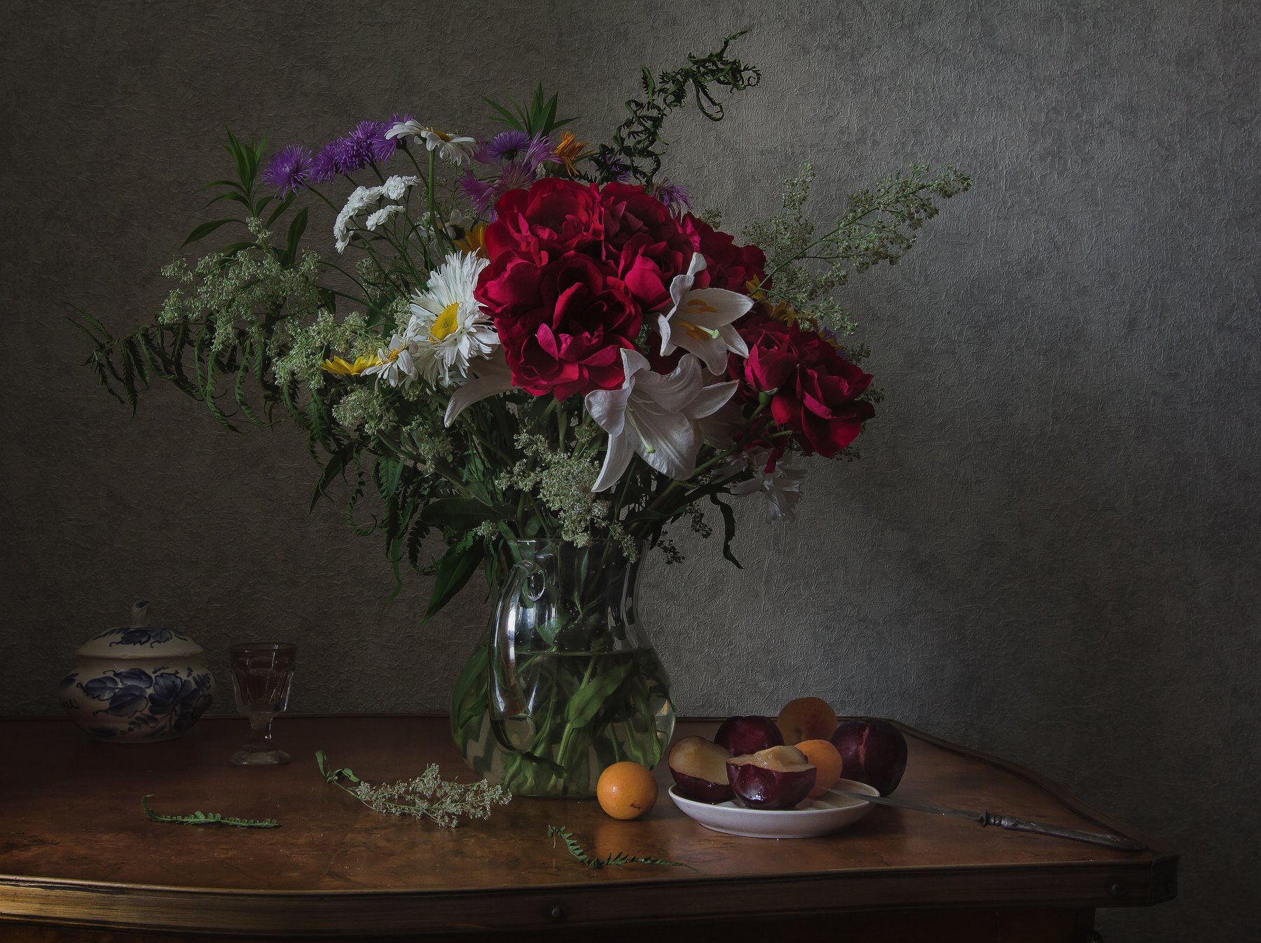 натюрморт, стекло, фарфор, цветы, фрукты, Анна Петина