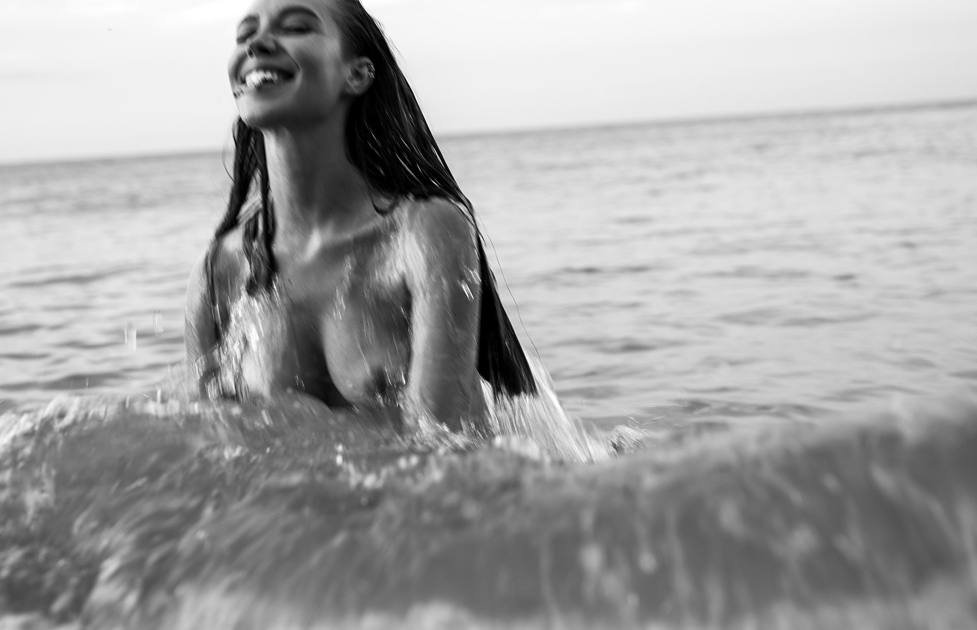 girl, nude, naked, smoke, smoking, sea, water, swim, model, bw, b&w, black and white, smile, , Роман Филиппов