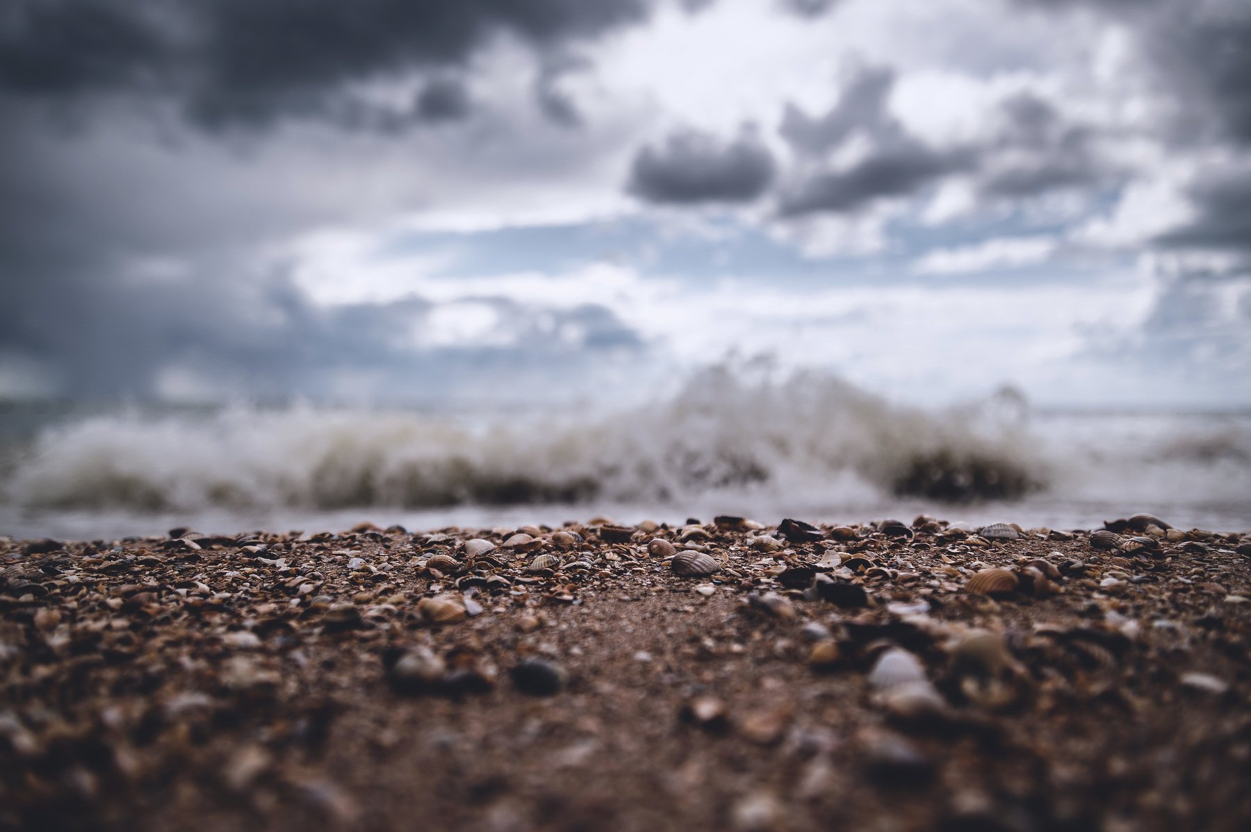 дождь море волны пейзаж природа галька боке, Егор Бугримов