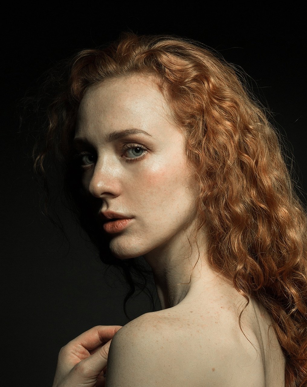 модель, девушка, рыжая, волосы, кудри, картина, губы, глаза, локоны, красивая, женщина, портрет, Дарья Комарова