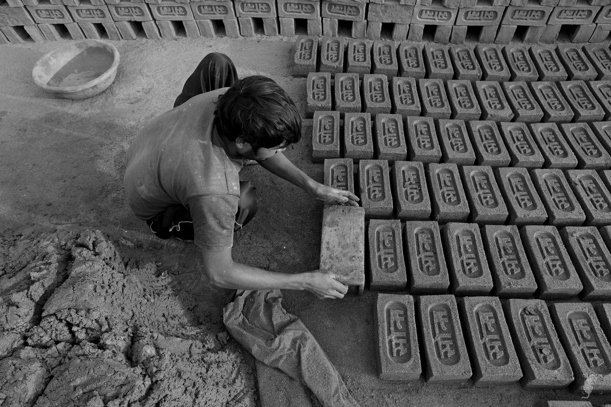 #India #People #Monochrome # Hardwork #Canon, Abhijit D