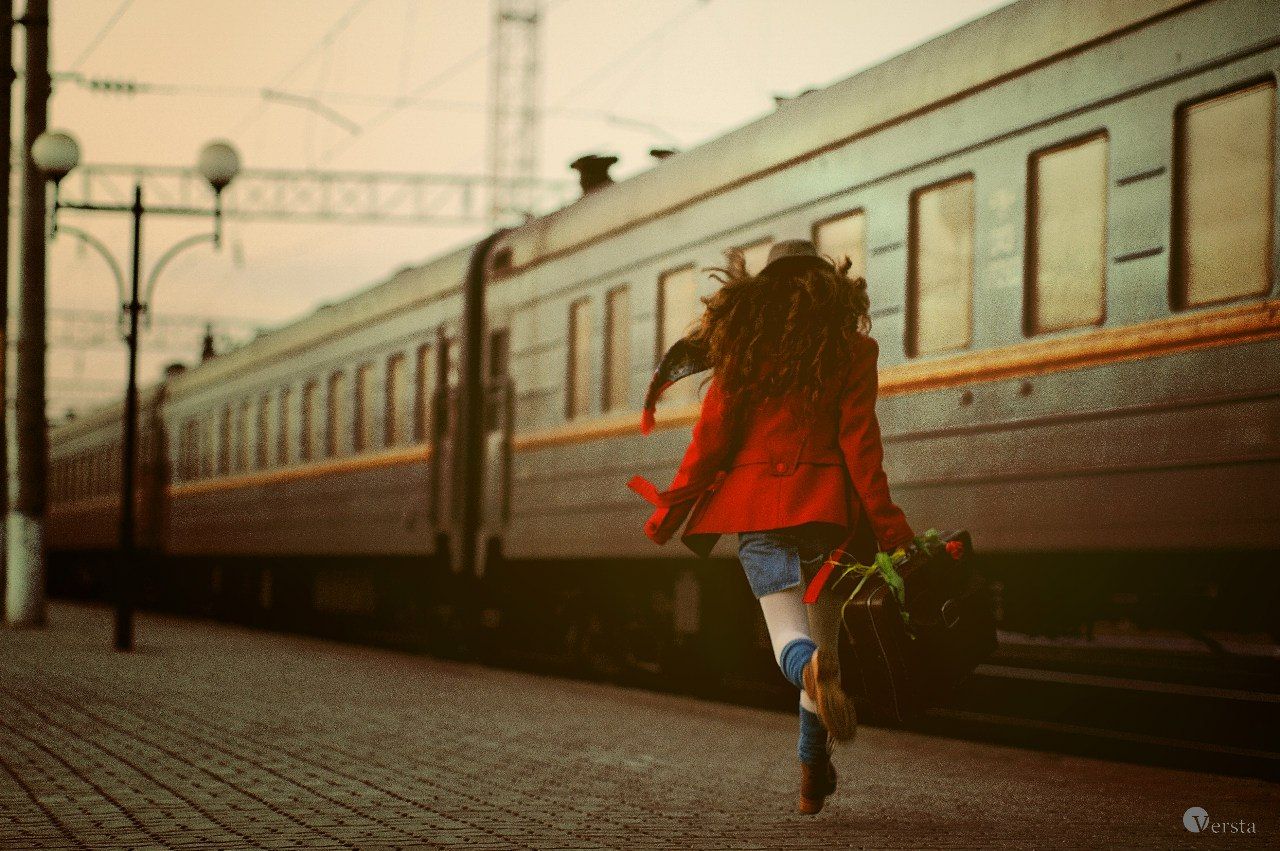 город, она, одиночество, страх, побег, поезд, цветок, любовь, Верста Юлія