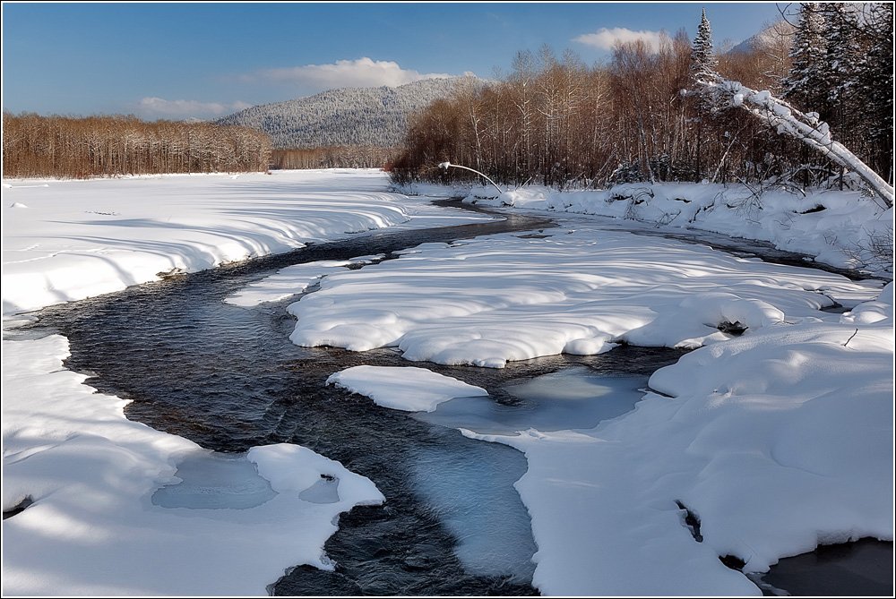 Зима проснулась. Река Снежная Байкал. Природа пробуждается от зимнего сна. Природа просыпается после зимы. Река после зимы.