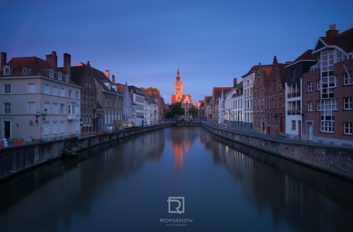 Sunrise near Poortersloge of Brugge – Рассвет у Ложи бюргеров Брюгге.  Фотограф Валерий Романов