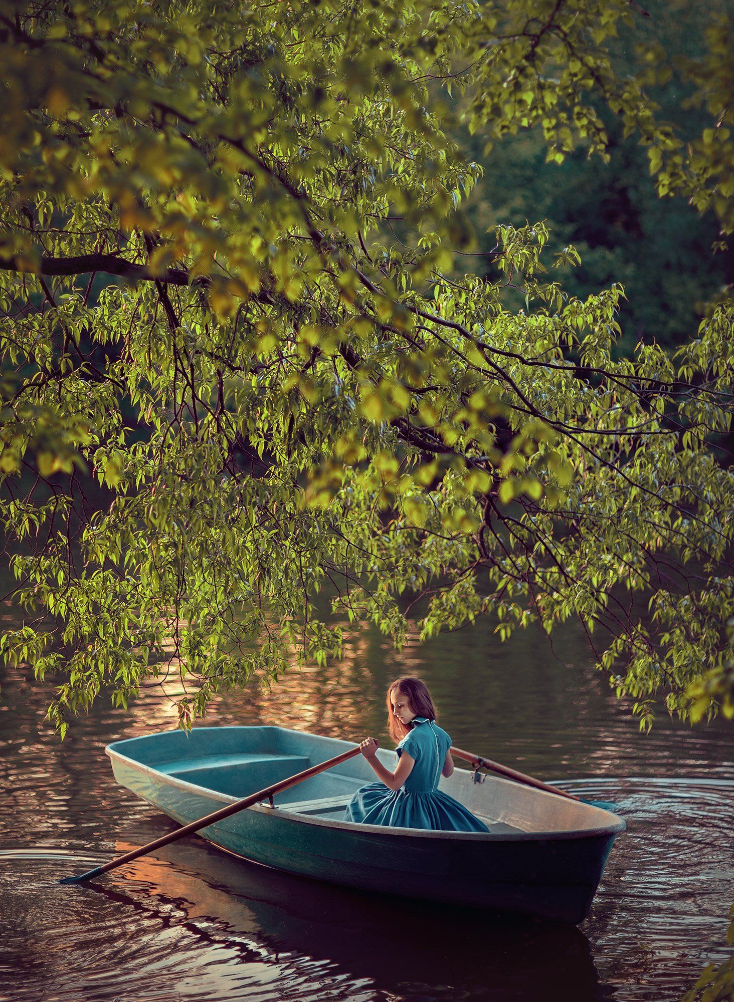 девушка, лодка, на воде, фотосессия в лодке, листья, дерево, озеро, Катрин Белоцерковская