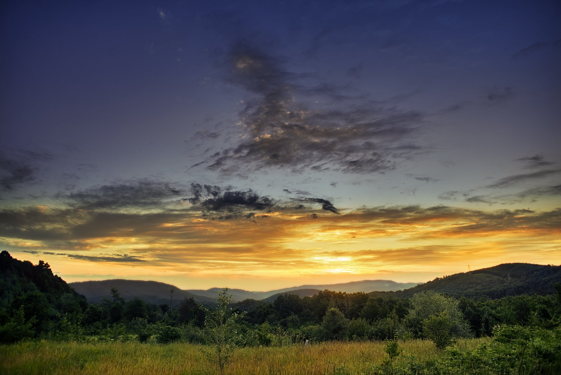 рассвет, солнце, облака, горы, деревья, без людей, sunset, sun,tree, cloud, Вадим Гудков