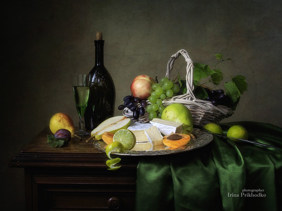 натюрморт, сыр бри, вино, фрукты, винтажный натюрморт, Ирина Приходько