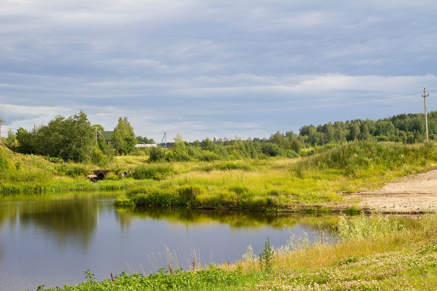 Тихая река. Лютиха река фото. Озеро в Губино Томская область. Тихая река неподвижная. Время тихая река