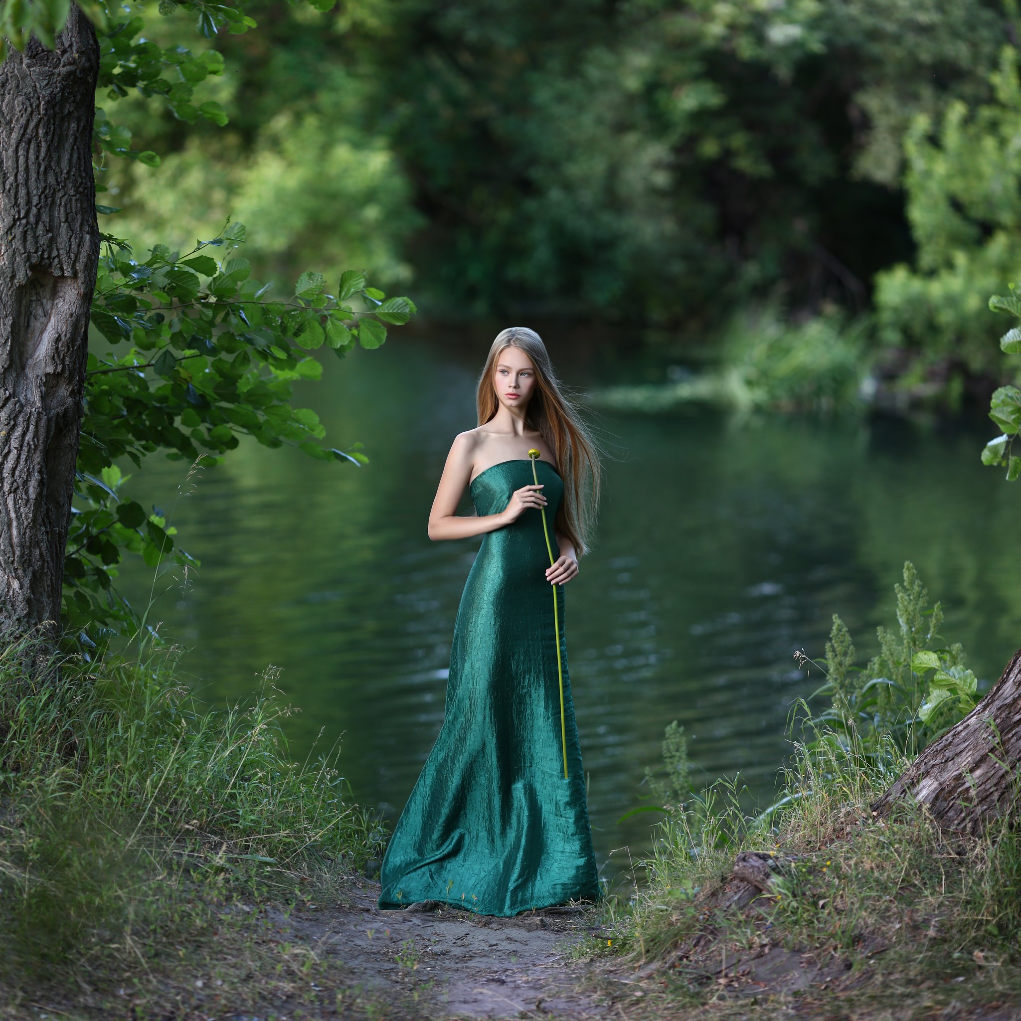кувшинка, девушка у реки, зеленый, зеленое платье, развиваются волосы, лето, , Ирина Голубятникова
