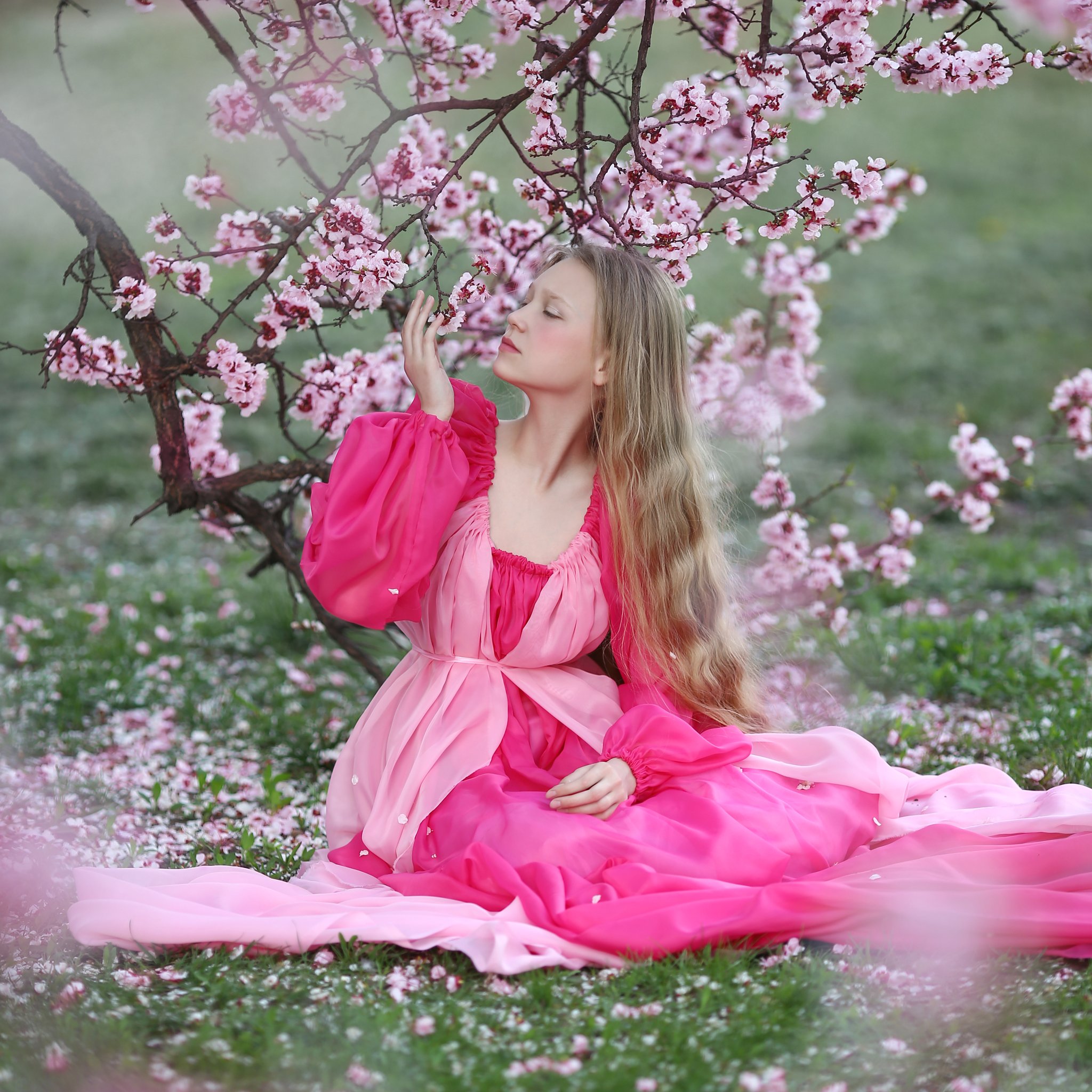 цветение, фото в цветении, девушка в цветущих санах, цветущий сад, сакура, розовый, блондинка, сказка, Ирина Голубятникова
