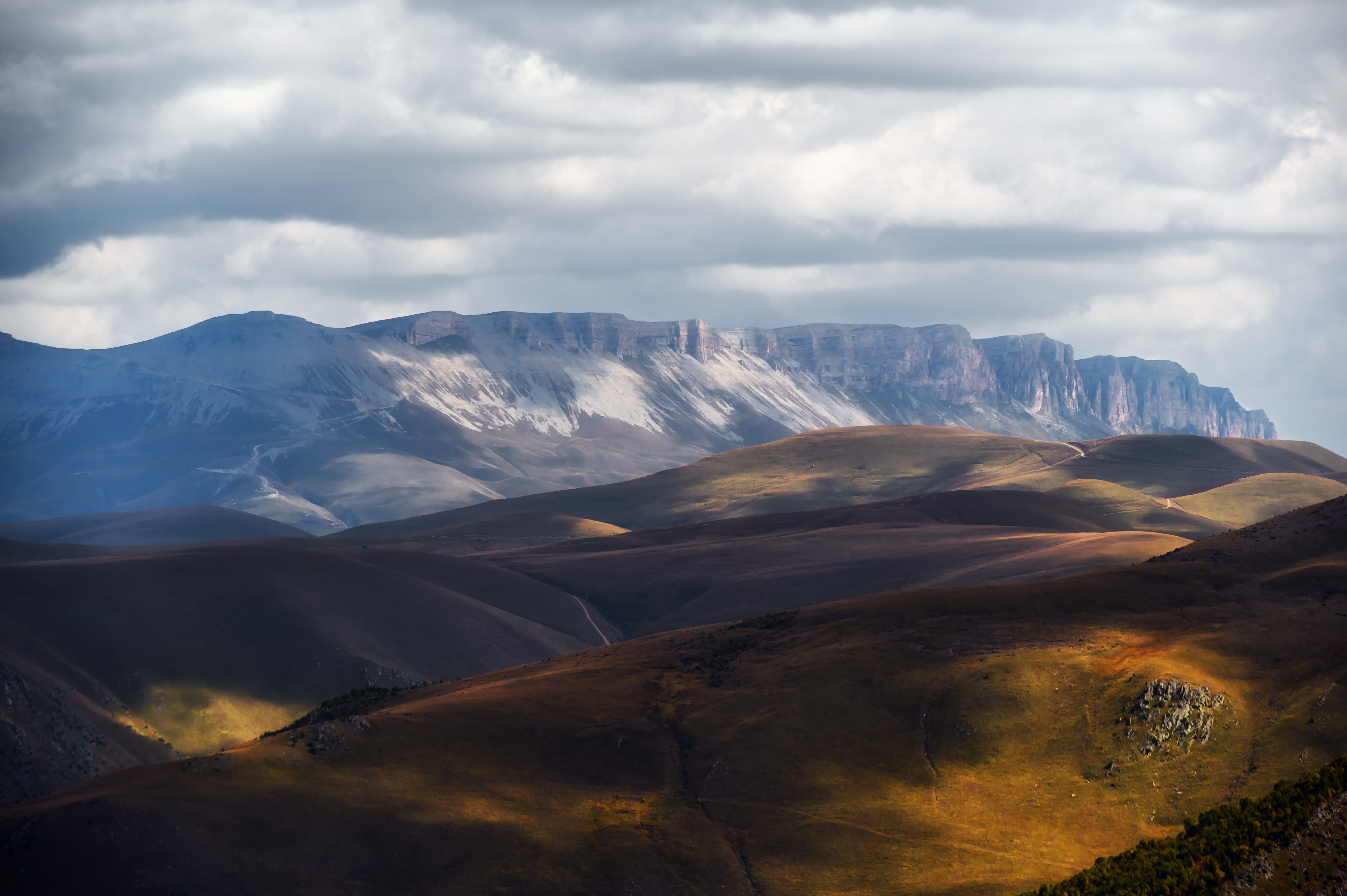 mountains nature autumn  горы осень пейзаж природа landscape ущелье gorge  пик листья желтый лес forest, Егор Бугримов