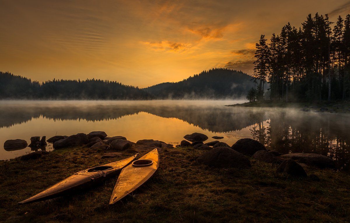 landscape nature scenery lake wood mist misty fog foggy light sunlight morning sunrise reflections mountain boats rhodopi bulgaria туман озеро утро, Александър Александров