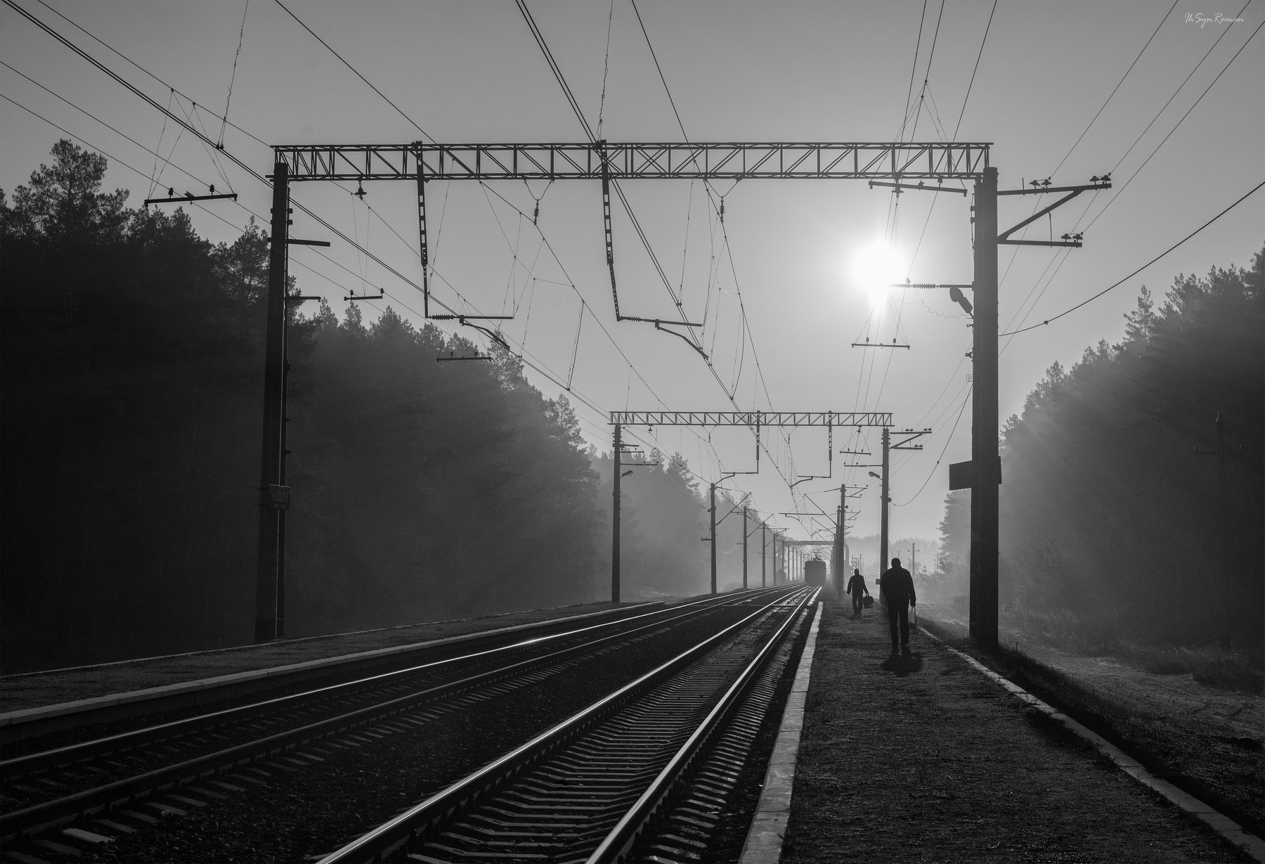 утро, платформа, железная дорога, рельсы, шпалы, поезд, электричка, люди, Roma  Chitinskiy