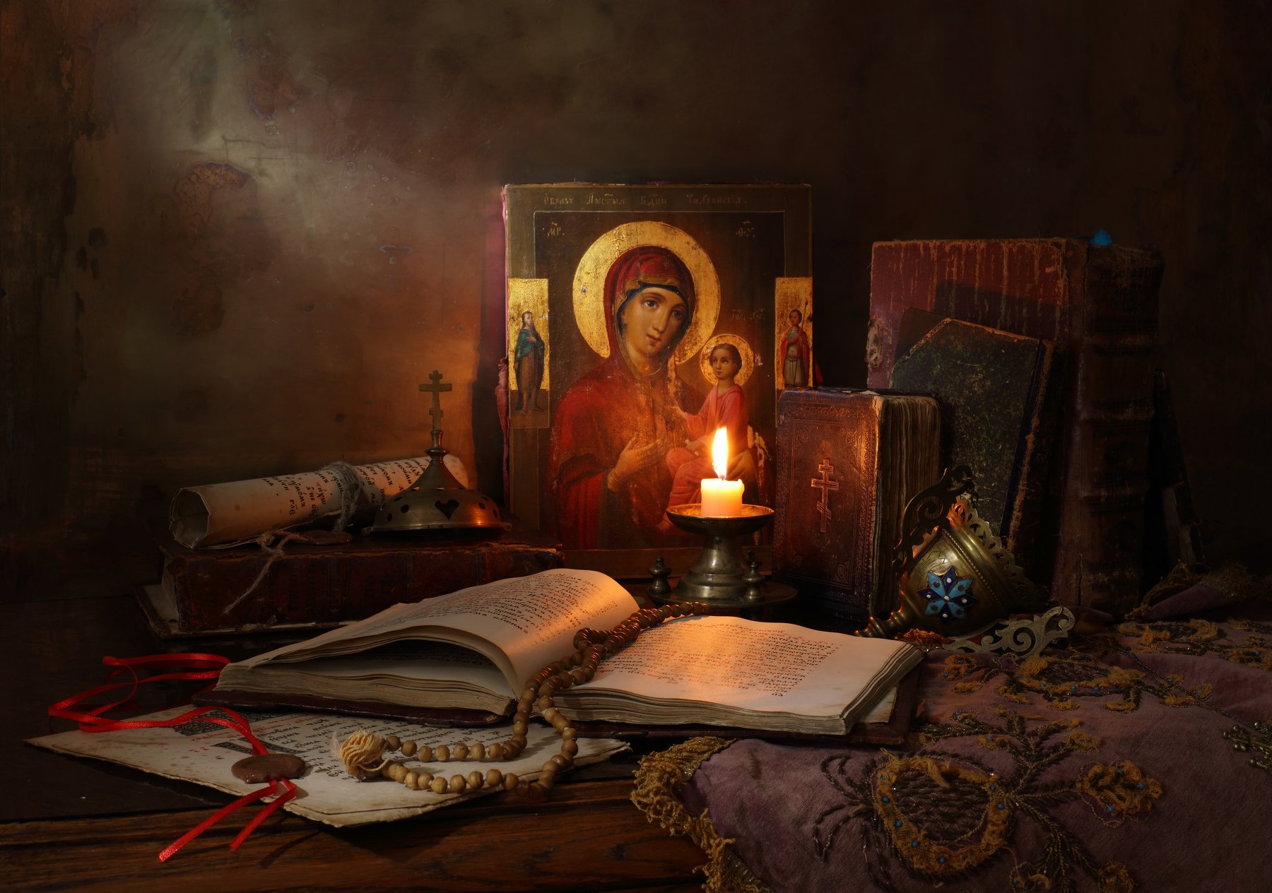 религия, икона, богородица, свеча, книги, Андрей Морозов