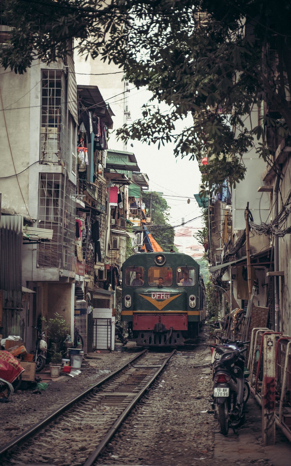 train hanoi vietnam street, Dmitry Leonov