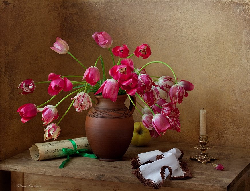 натюрморт, фотонатюрморт, still-life, цветы, тюльпаны, кувшин, свеча, подсвешник, салфетка, Alina Lankina