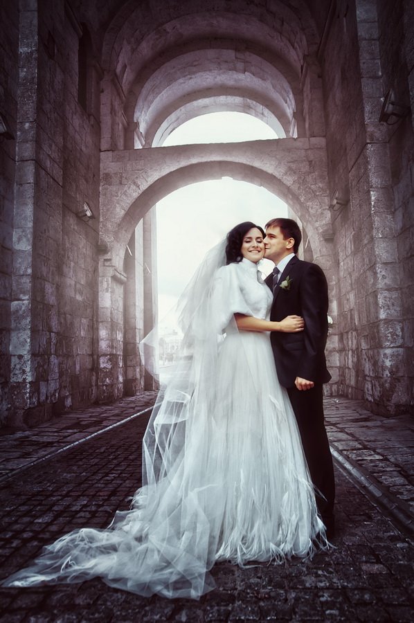 свадьба, свадебное фото,  свадебная, жених,   невеста,   пара, стена, камни, арка, улыбка, Феофанов Дмитрий