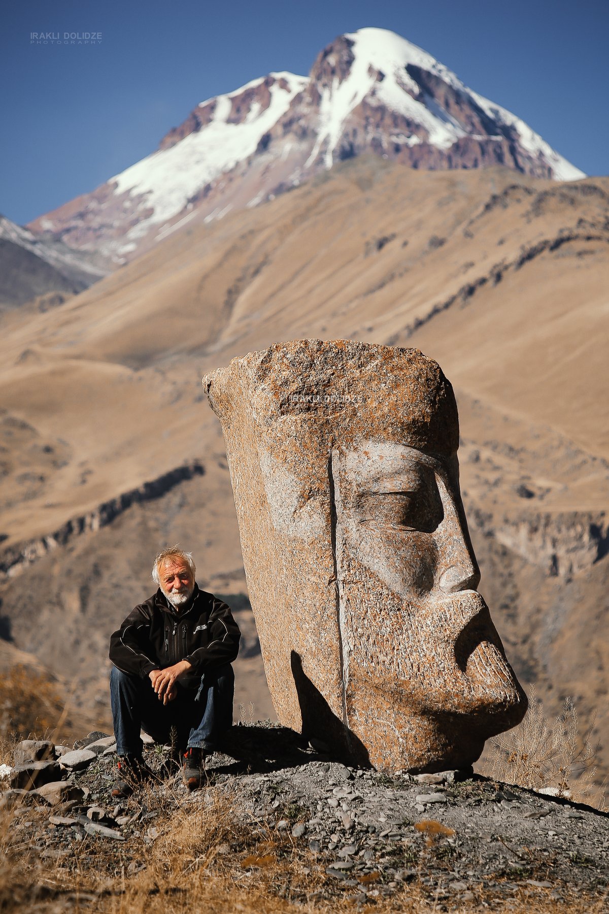 master, masterpiece, мастер, шедевр, mkinvarwveri, mkinvartsveri, mountain, kazbegi, kazbek, autumn, big head, head, sky, outside, landscape, portrait, male portrait, photography, ირაკლი დოლიძე