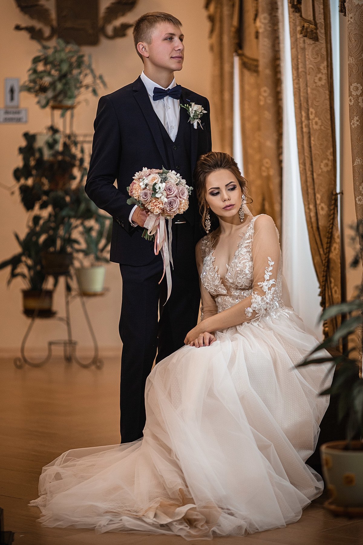 свадьба, свадебная фотосессия, жених, невеста, жених и невеста, свадебный букет, белое платье, счастье, любовь, осень, Владимир Васильев