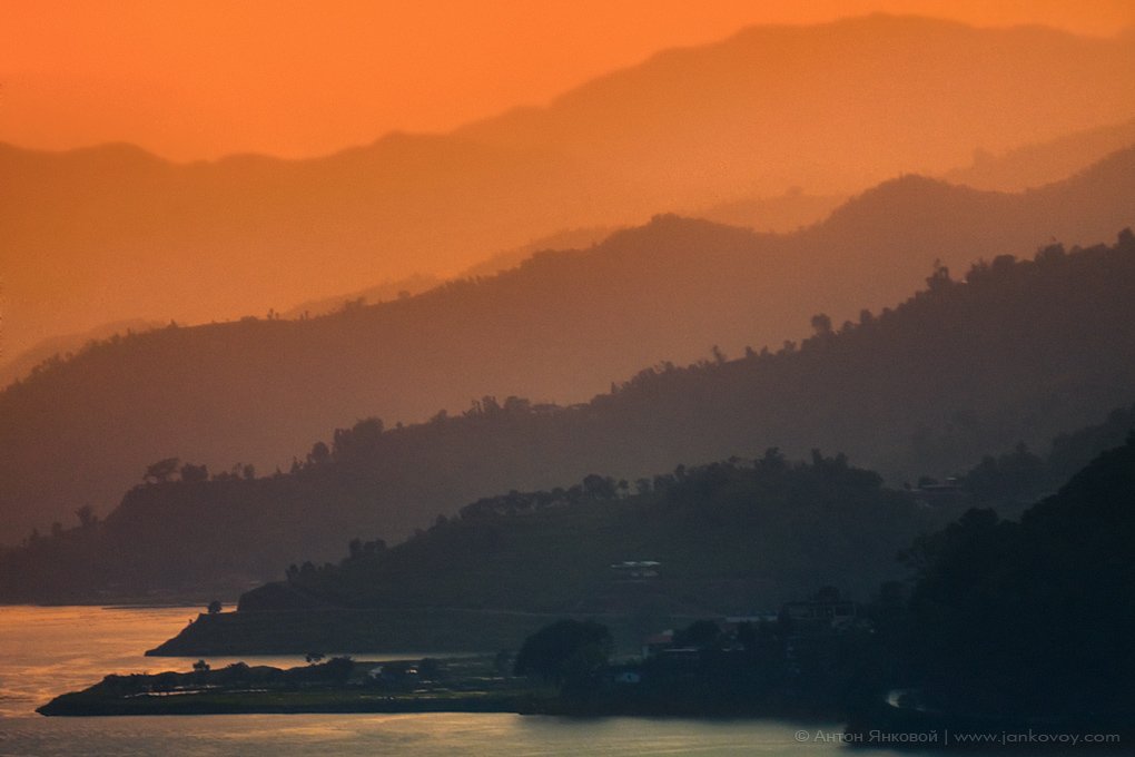 непал, гималаи, горы, холмы, закат, озеро, покхара, Антон Янковой (www.photo-travel.com.ua)