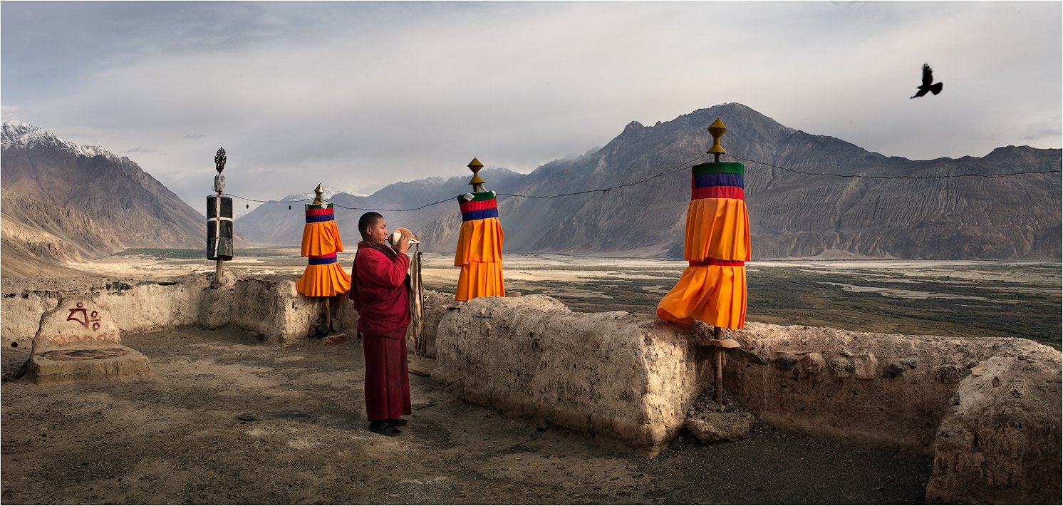 Гималаи Индия монахи