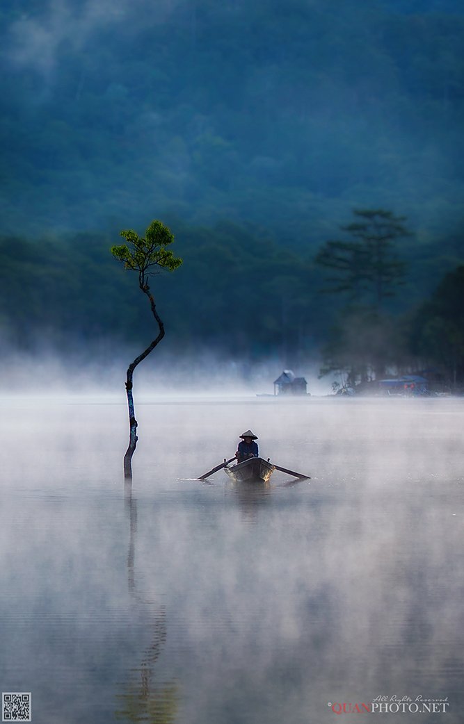 quanphoto, landscape, morning, sunrise, dawn, tree, reflections, fisherman, foggy, boat, plateau, lake, vietnam, quanphoto