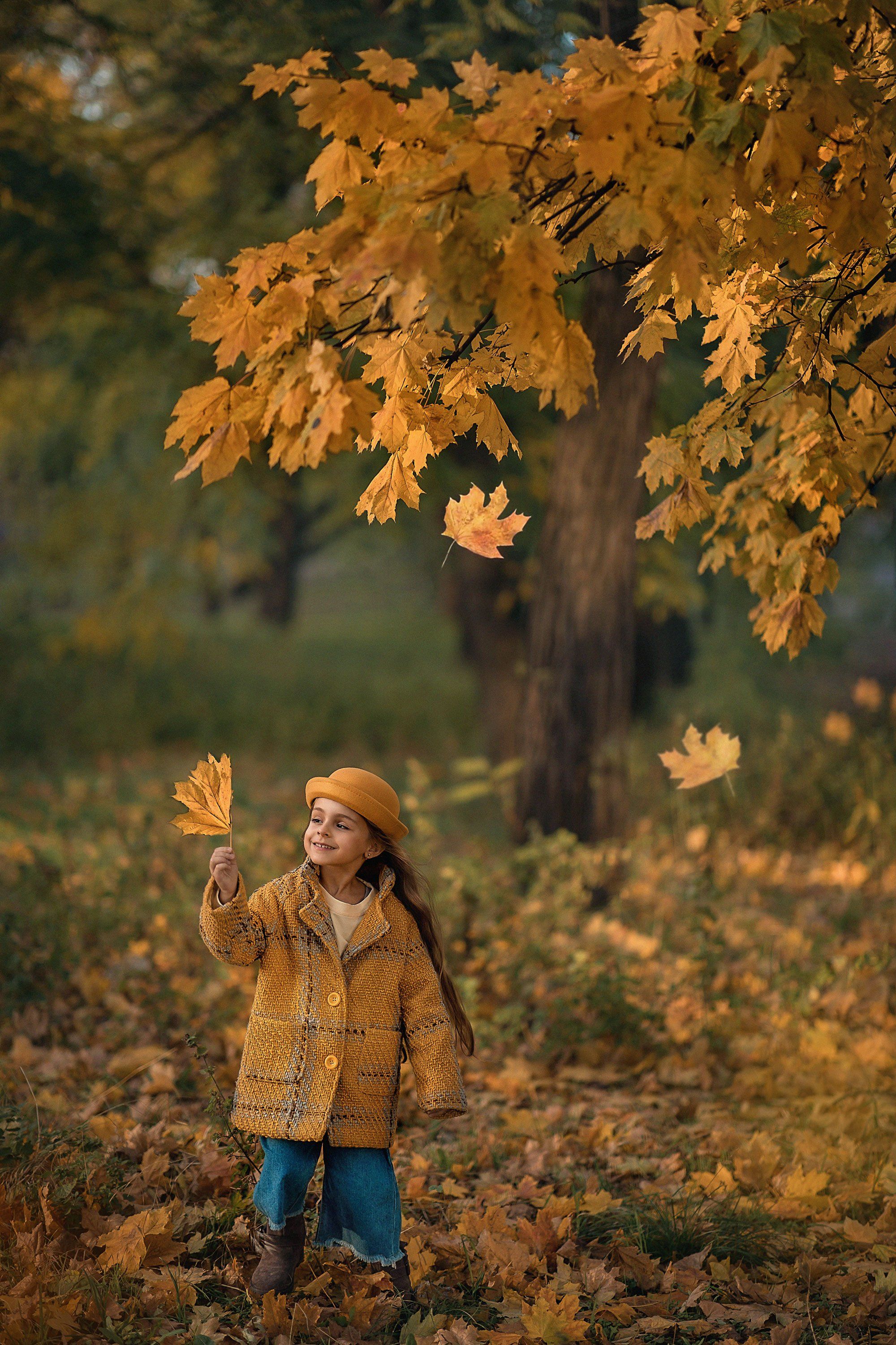 детская фотография, детский портрет, осень, детский фотограф, желтые листья, Александра Пименова