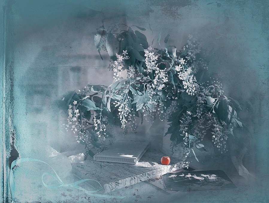 Весна черемуха  яблоко дом книга романтика натюрмортрадость любовь, Eлена Шовкопляс