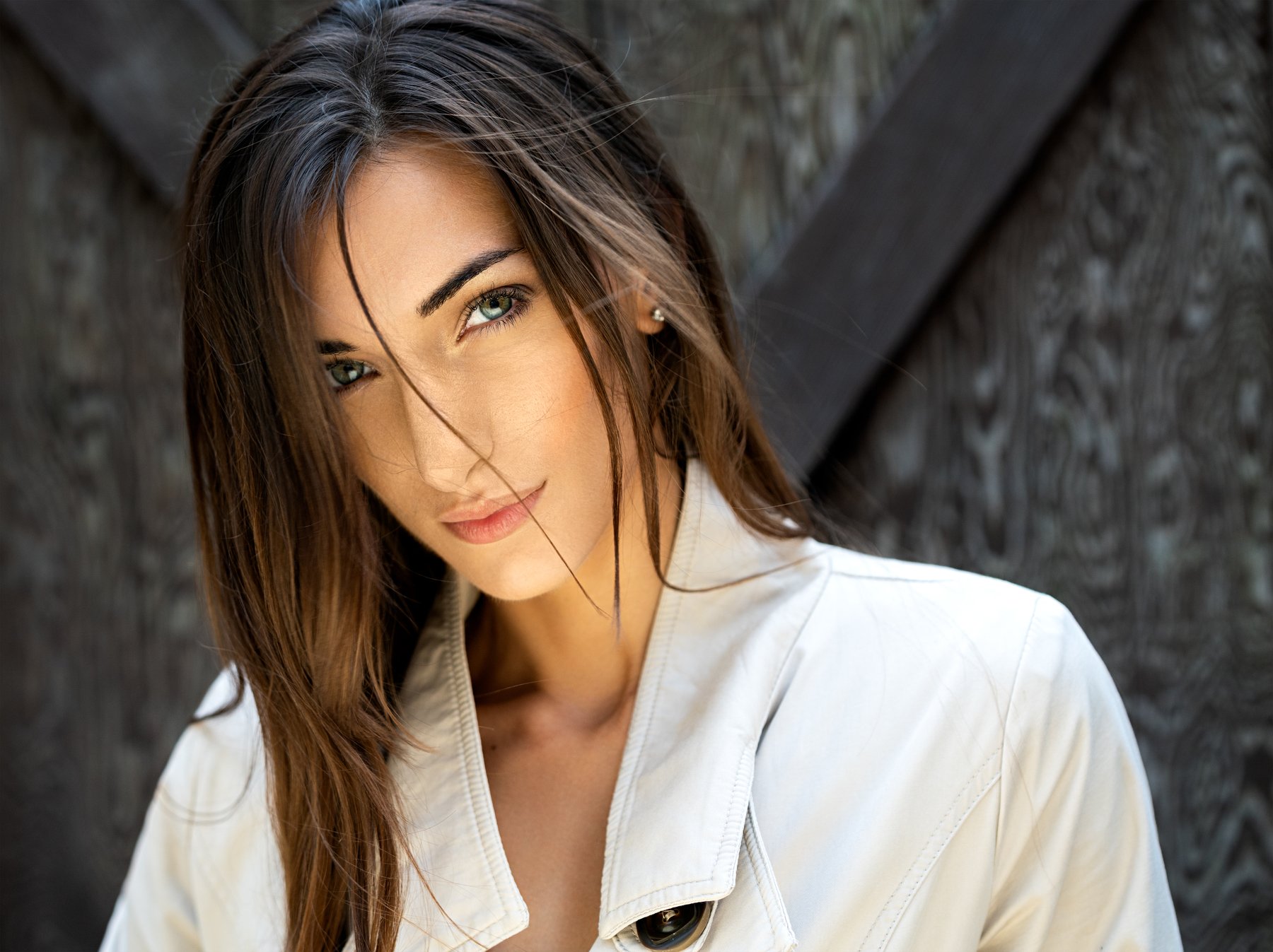 beauty, beauty photographer, model, headshot, closeup, makeup, long hair, eyes, facial, photographer, photography, outdoor, natural light, Gary McGillivray-Birnie