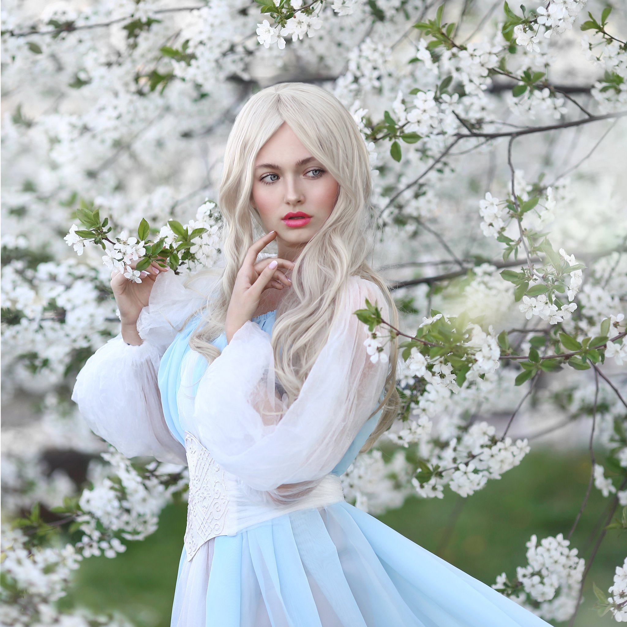 цветущая вишня, блондинка, белые волосы, весна, цветение, вишневый сад, голубое платье, Ирина Голубятникова