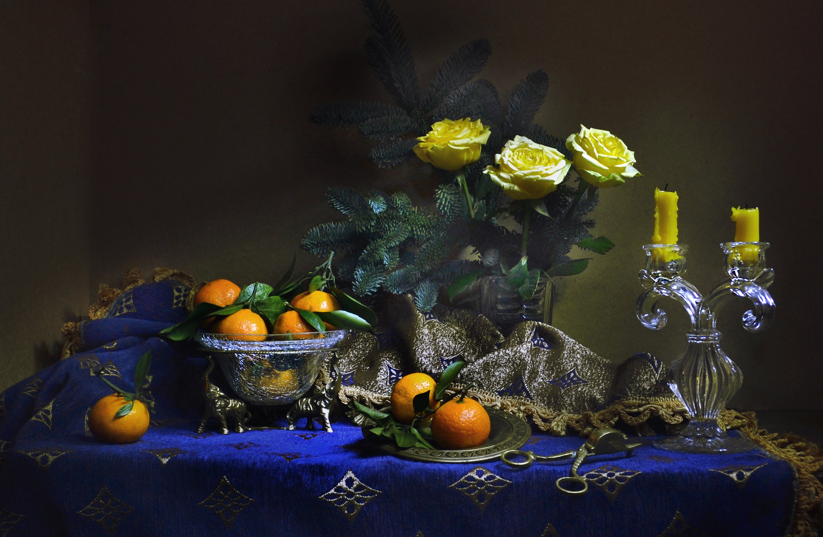 still life,  фото натюрморт,зима, декабрь, мандарины, ёлка, цветы, розы, свечи, подсвечник, настроение, Колова Валентина