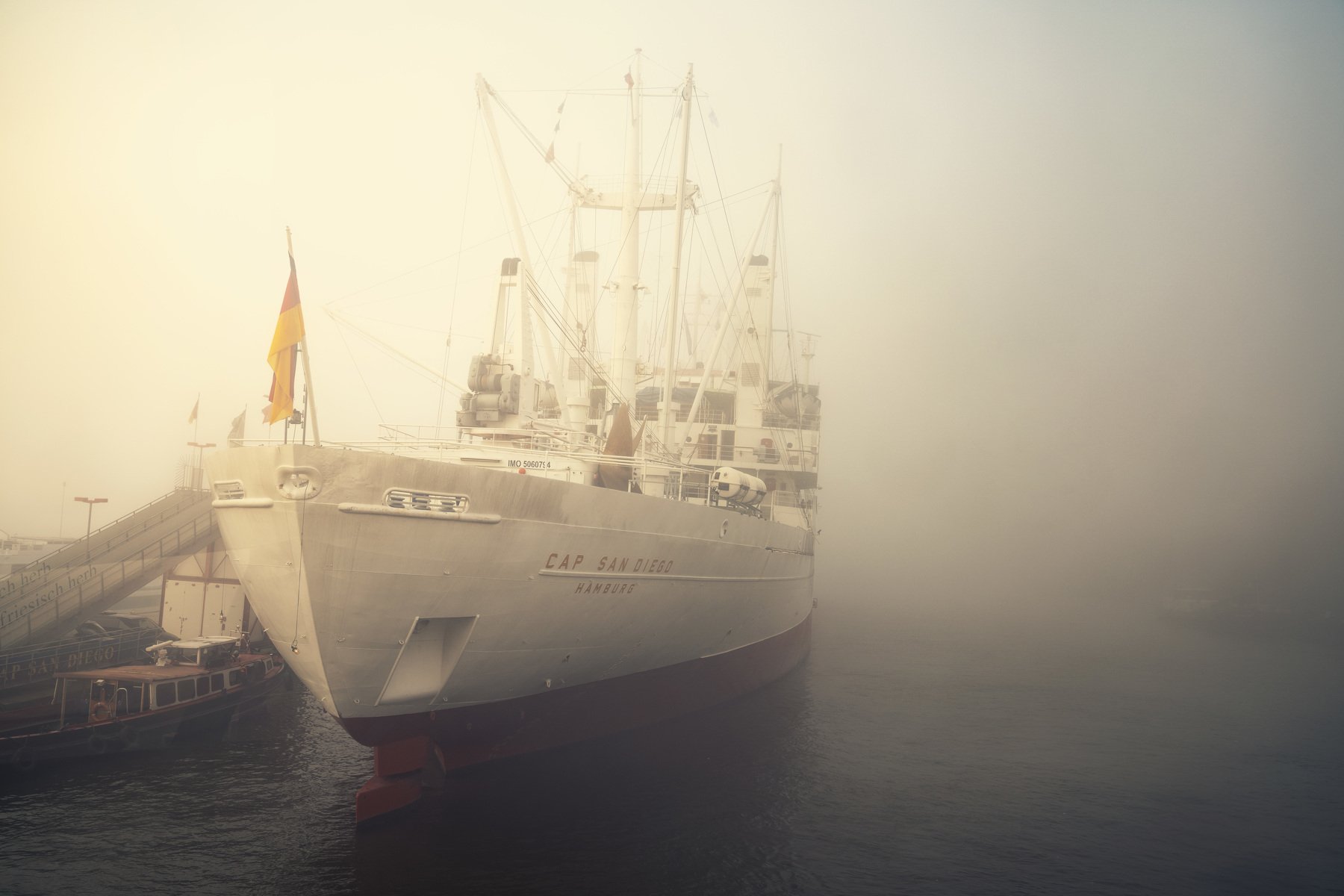hamburg, germany, ship. fog, mist, haze, water, river, elbe, harbour, Alexander Schönberg