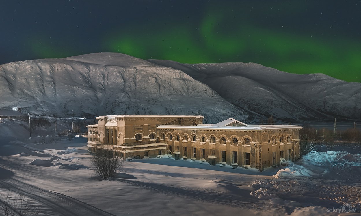 aurora, aurora, Kirovsk, Murmansk, Russia, north, snow, night, winter, station, railway, landscape, полярное сияние, аврора, Кировск, Мурманск, Россия, север, снег, ночь, зима, вокзал, железная дорога, пейзаж, Сергей Крылов