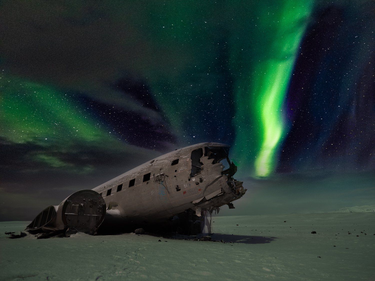 iceland,abandoned plane,aurora,long exposure,travel,fuji film gfx,nightscape,, Felix Ostapenko