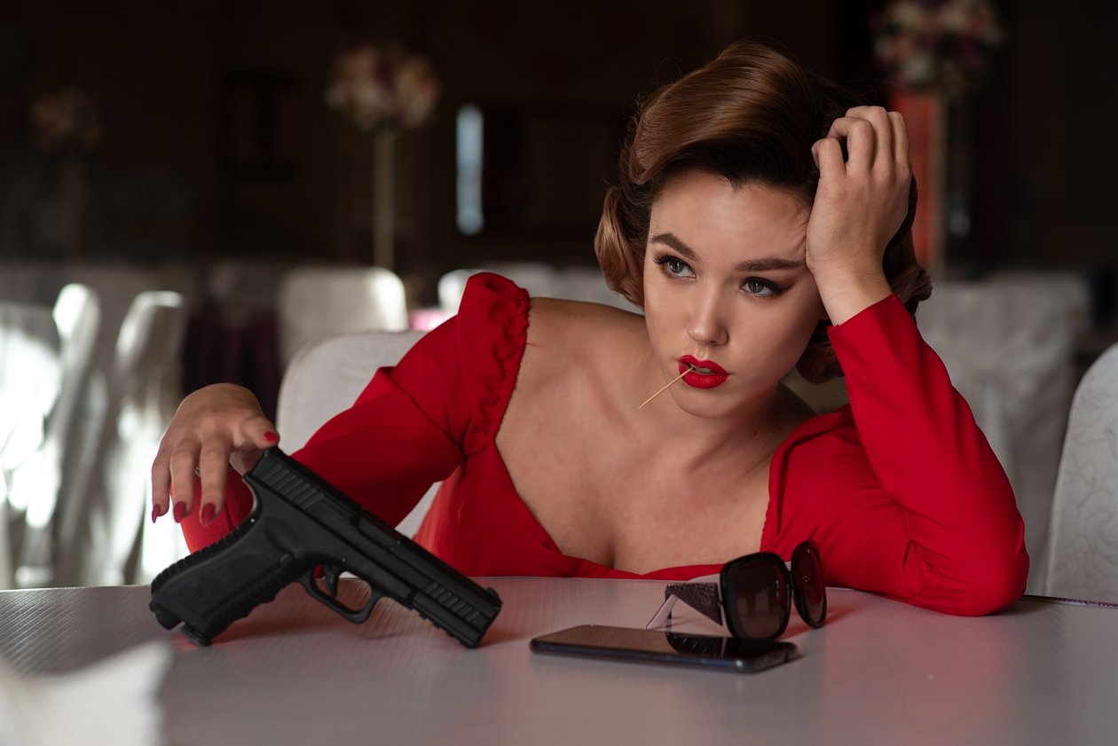 девушка, модель, гламур, вечер, оружие, пистолет, красное, платье, Арсен Алабердов