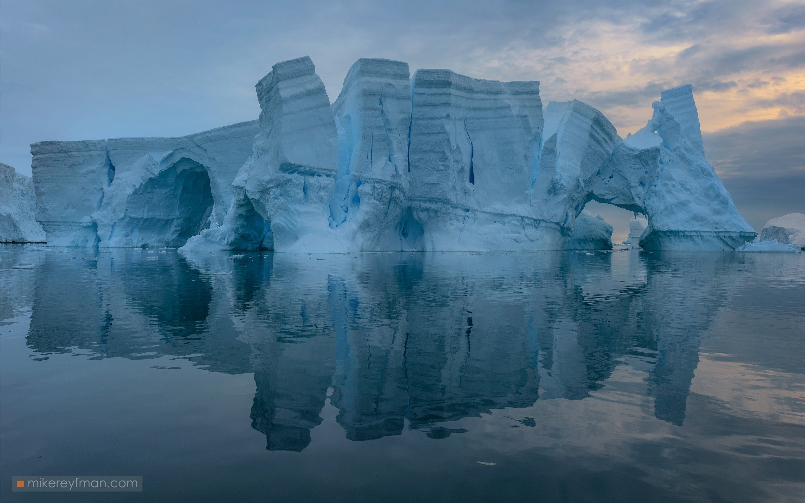 iceberg, gentoo, penguin, chinstrap, dramatic-sky, polar climate, antarctic, antarctica, cold, romantic, extreme, Майк Рейфман