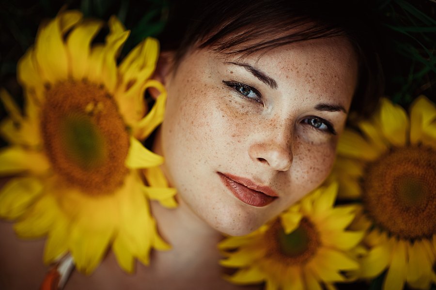 девушка, портрет, веснушки, подсолнухи, girl, portrait, freckles, sunflowers, Феофанов Дмитрий