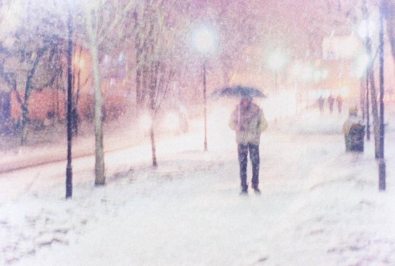 зима, город, снег, улица, человек, под, зонтом, непогода, белое, Зуева Юля