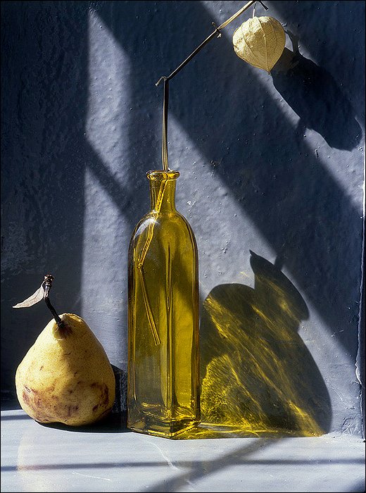 груша, желтая бутылка, стенка, тень, физалис, слайд, 6х7,, Victor Pechenev