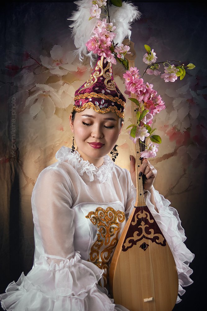 портрет, народный, национальный, девушка, домбра, казахстан, Инна Любичанская