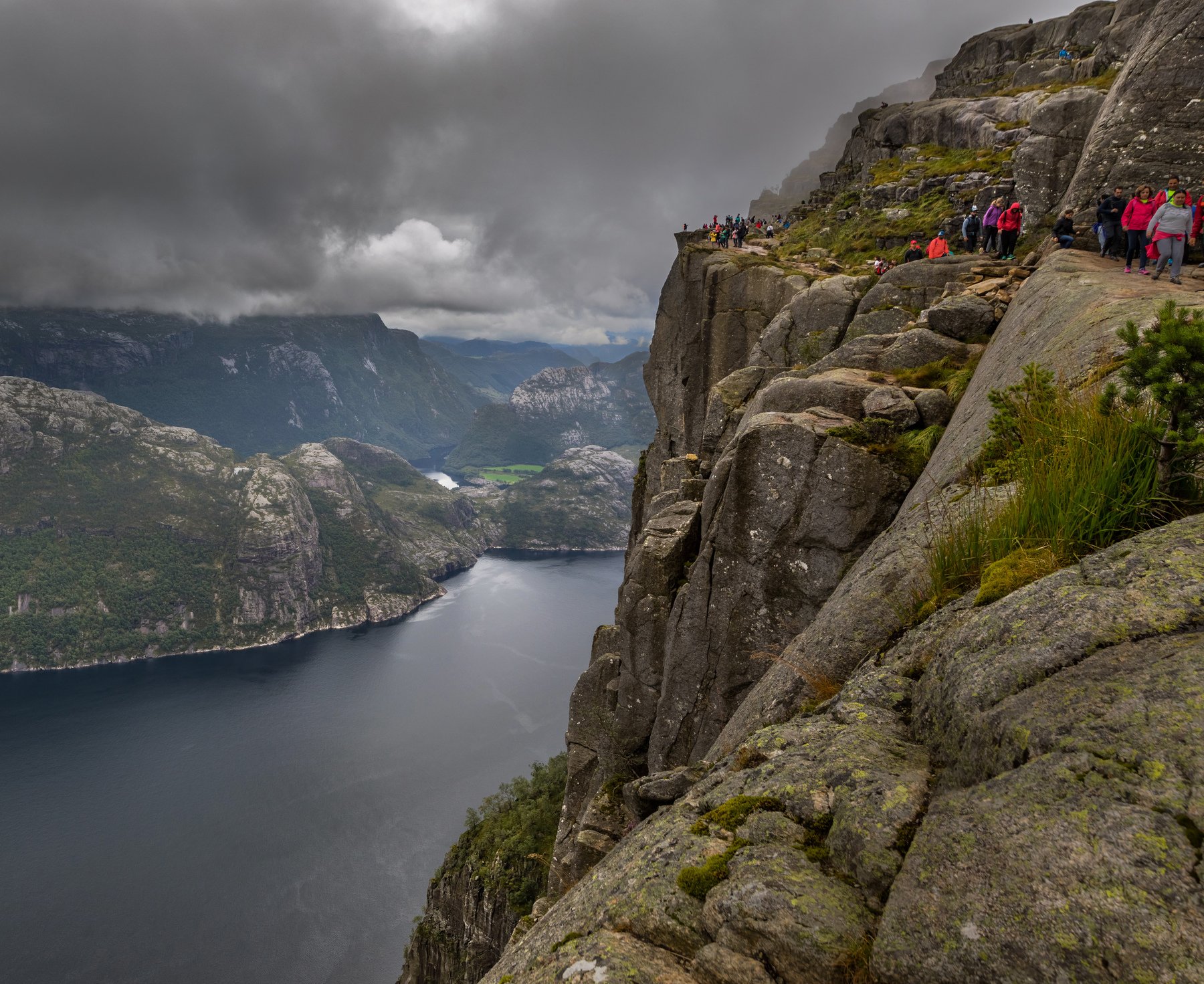норвегия, прекестулен, скала, утёс, море, люди, облака,  Marat Max (Марат Макс)
