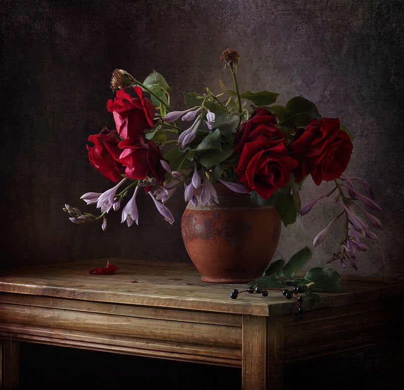 натюрморт, розы, хоста, цветы, ваза, стол, горшок, Галина Рябикова-Багузова