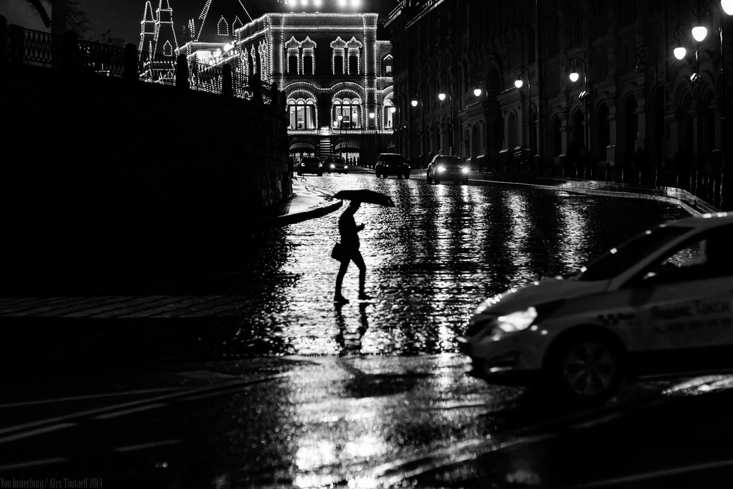 monochrome, black and white, b&w, street, streetphotography, umbrella, улица, жанр, стритфото, монохром, дождь, , АлександрТутаев