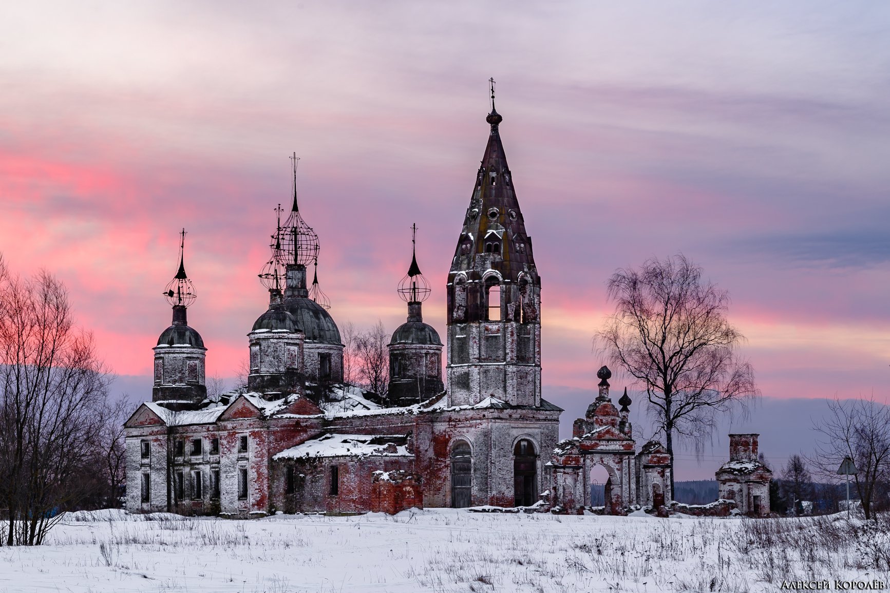 Церковь на острове Ярославская область