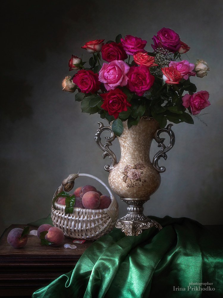 натюрморт, стиль барокко, винтажный, художественное фото, букет, розы, фрукты, персики, Ирина Приходько