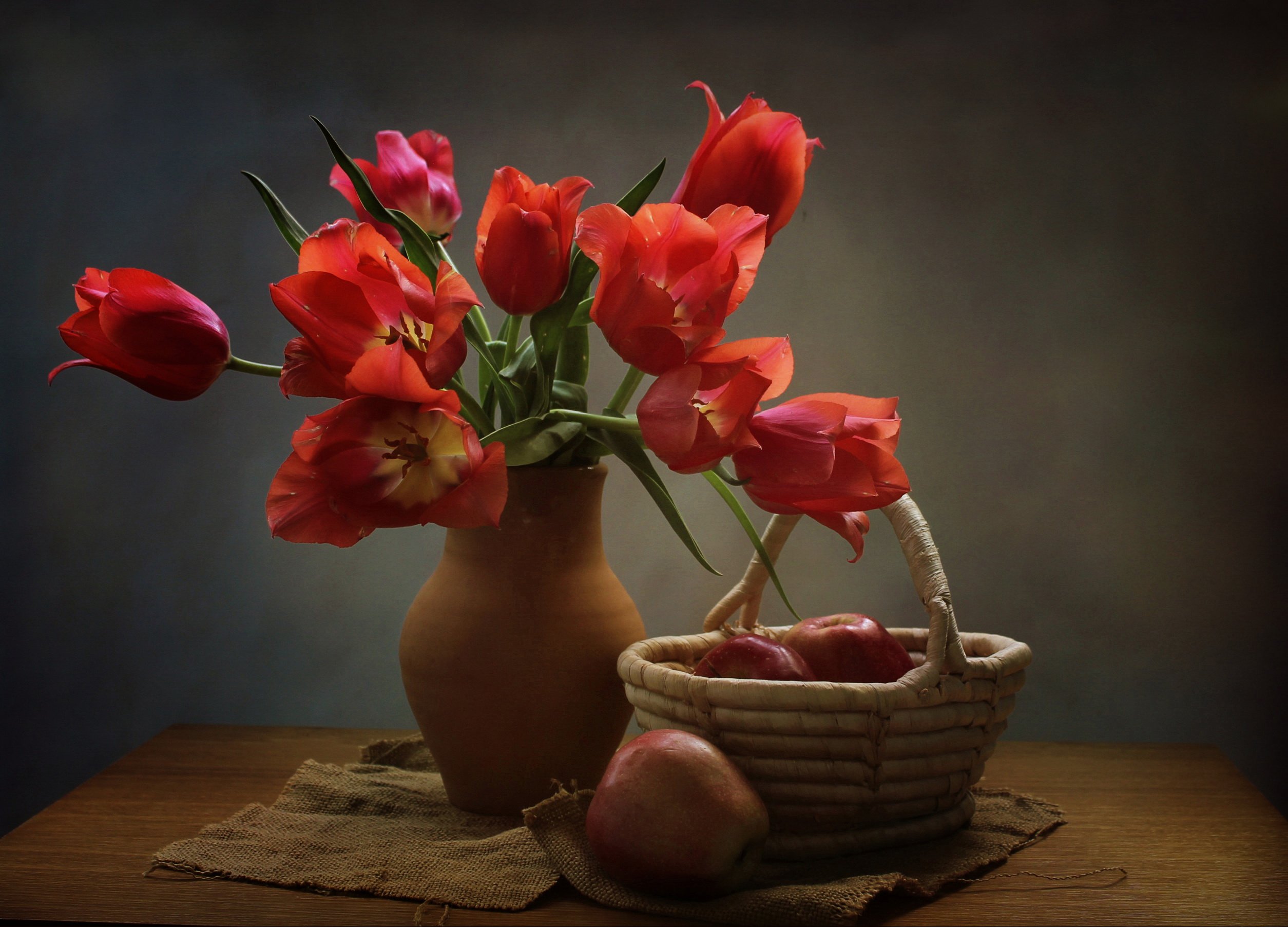 натюрморт, весна, цветы, тюльпаны, яблоки, Ковалева Светлана
