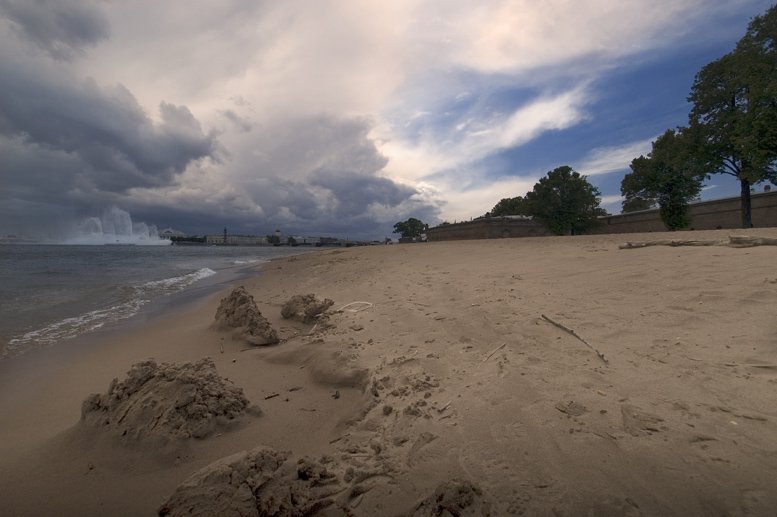 петропавловка,песок,пляж,небо,облака,нева,вода,берег, Евгений Пугачев.